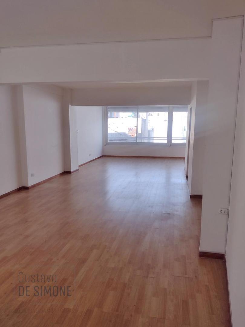 Alquiler Oficina Comercial con ventana al frente, 120m2, Congreso