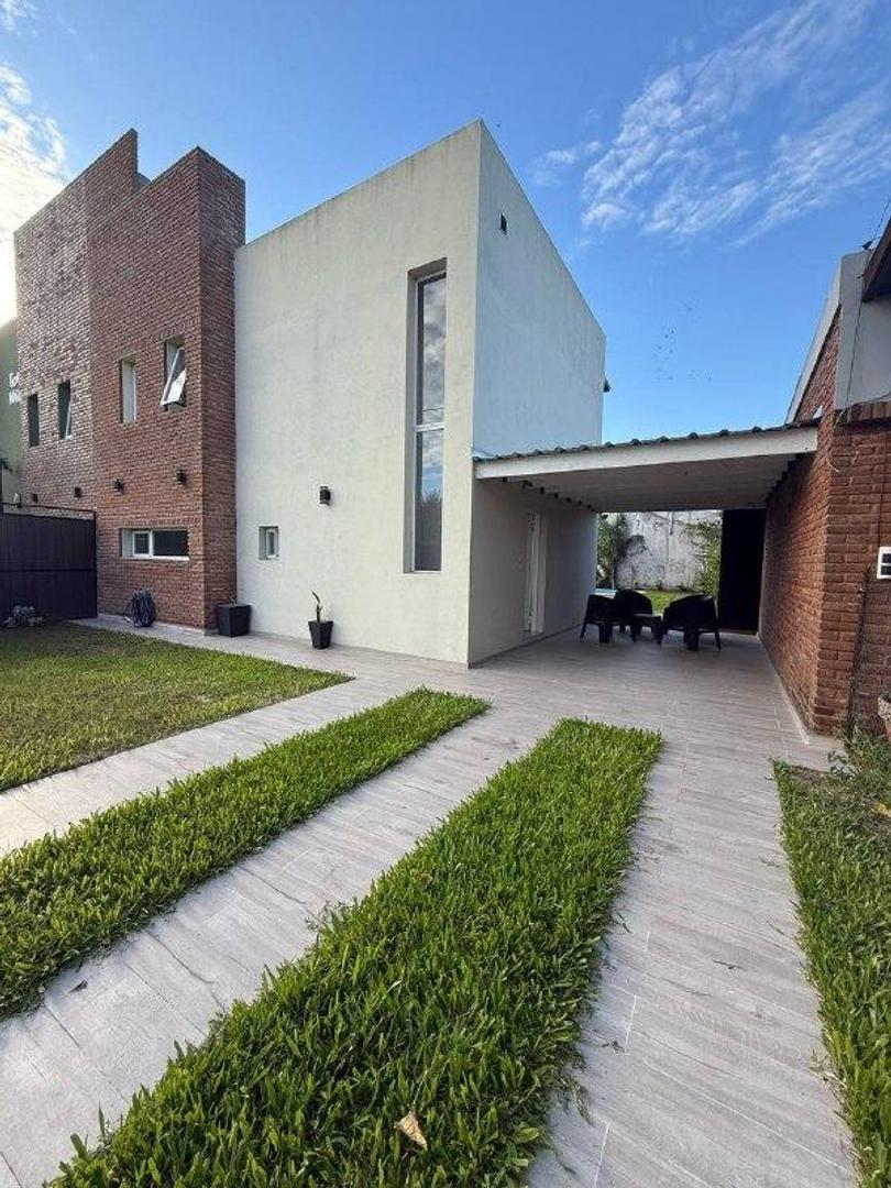 ALQUILER: Casa amoblada de dos dormitorios con pileta. Funes, Rosario