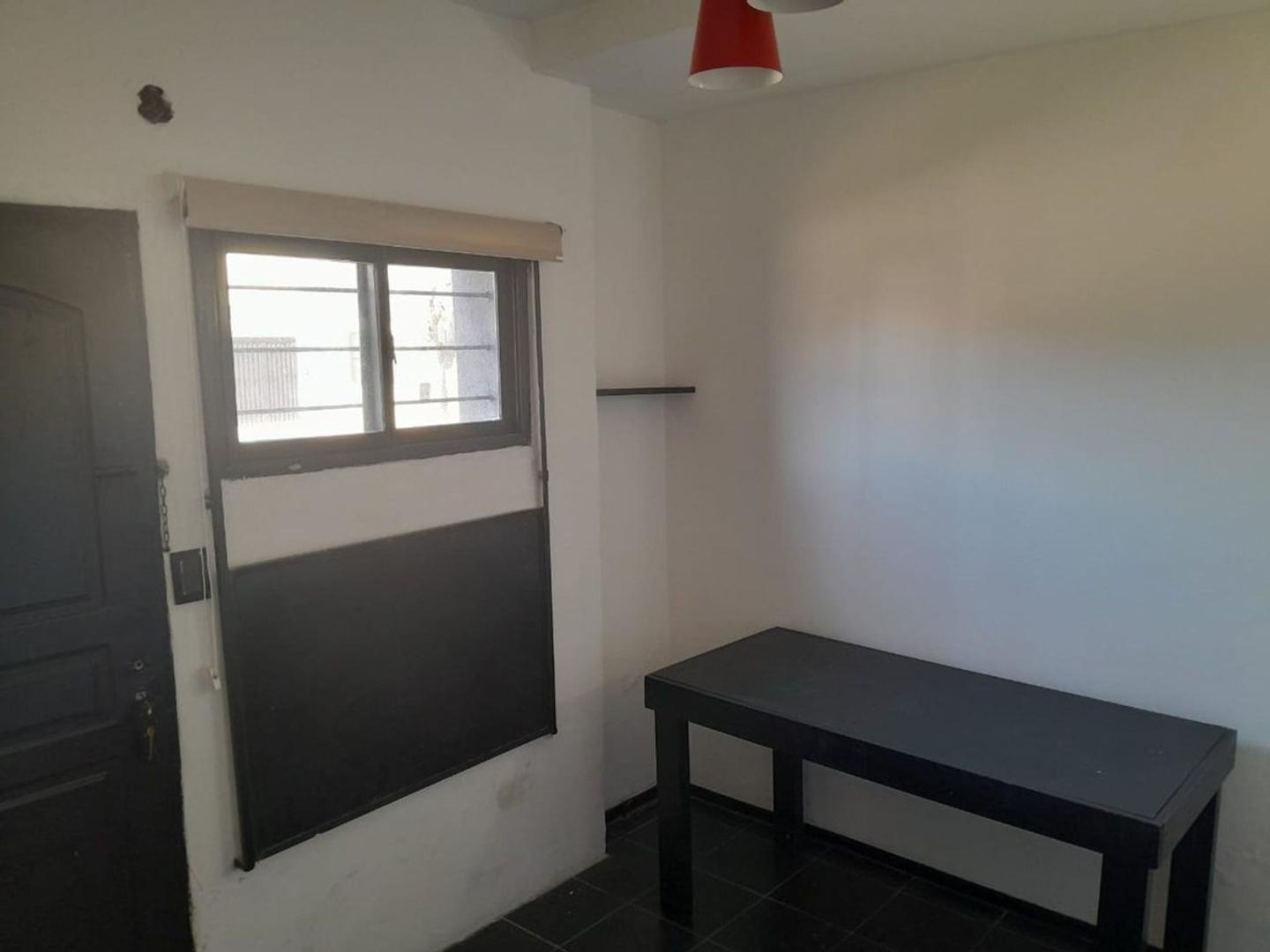 Casa 2 ambientes con 1 baño