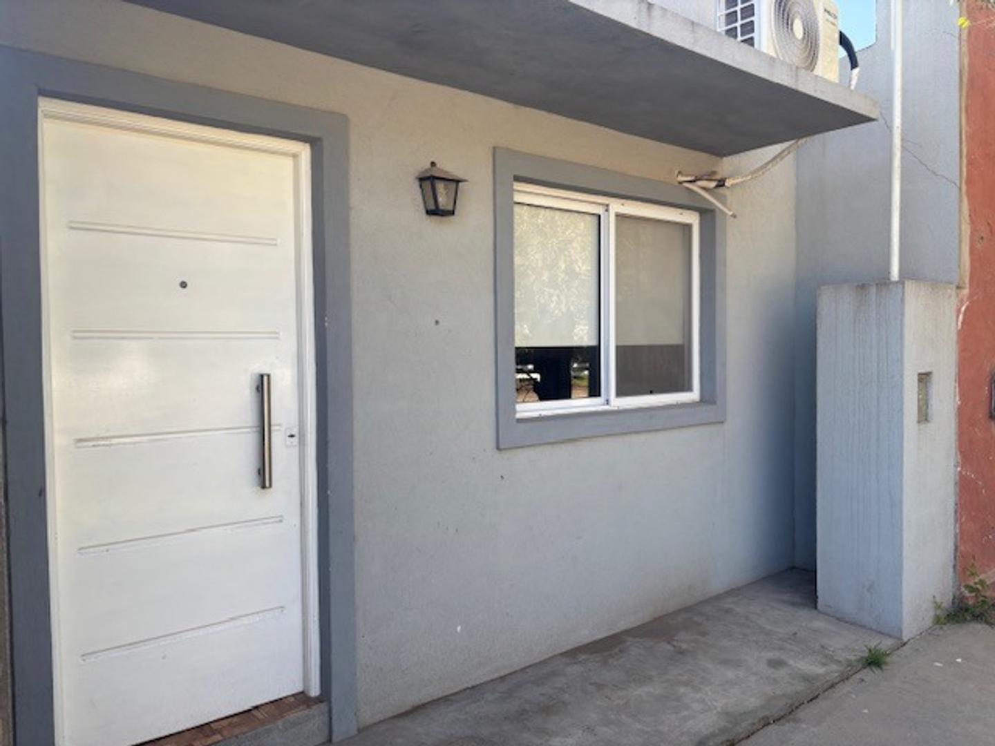 Vendo casa 2 dormitorios lote de 468 mts