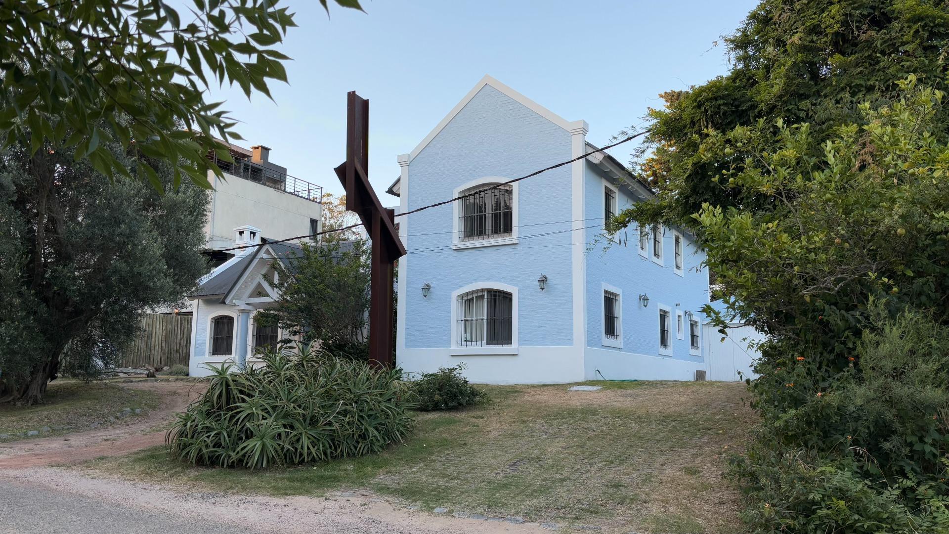 Casa en Venta con 6 cocheras