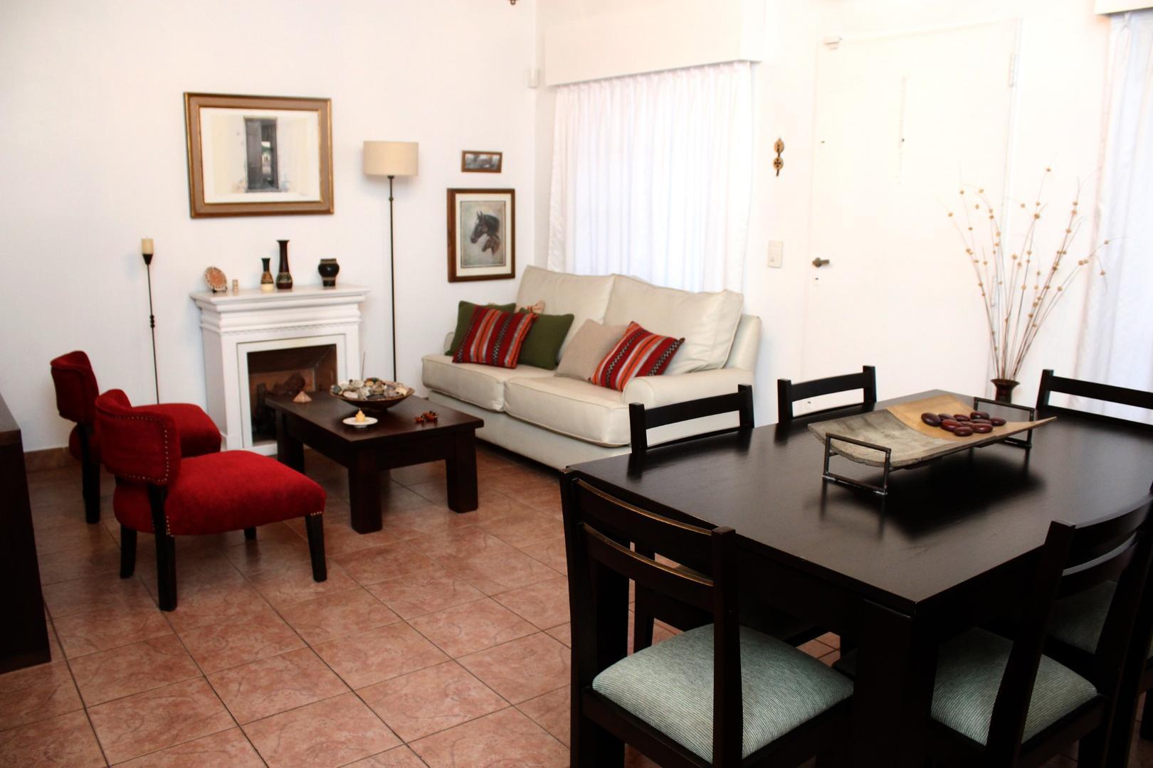 Casa de 3 dormitorios entrada para auto y jardín