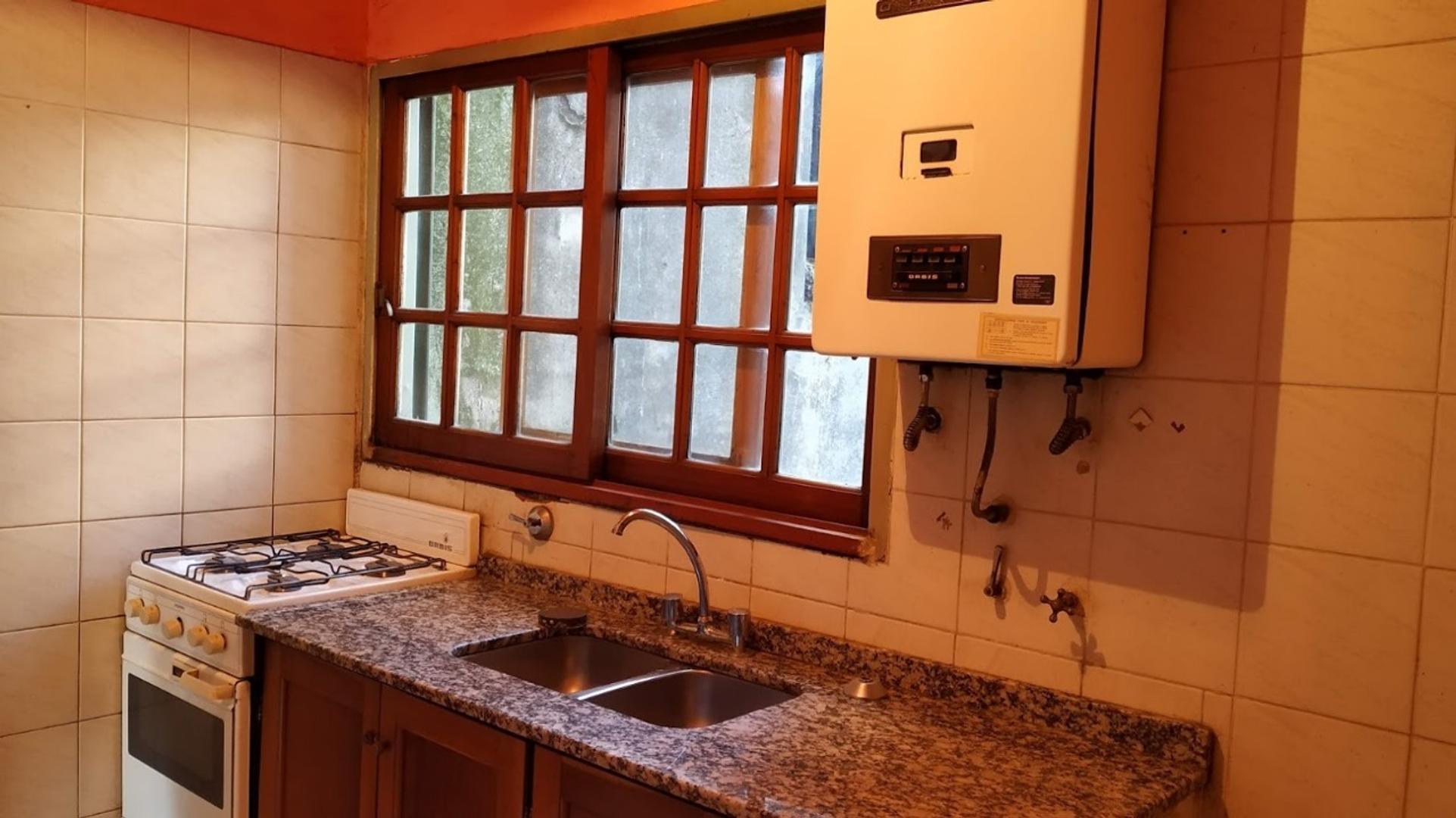 Villa Libertad. Departamento 2 amb. en 2° piso x escalera