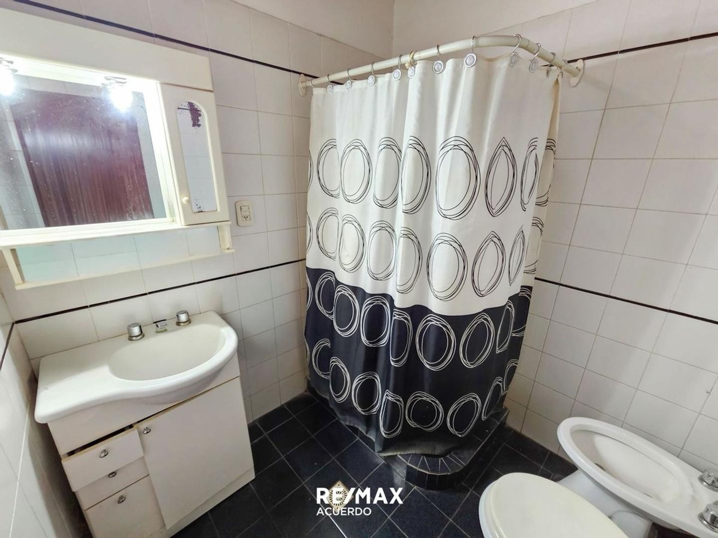 VENTA CASA LA EMILIA- DEPTO A REFACCIONAR 2 HAB