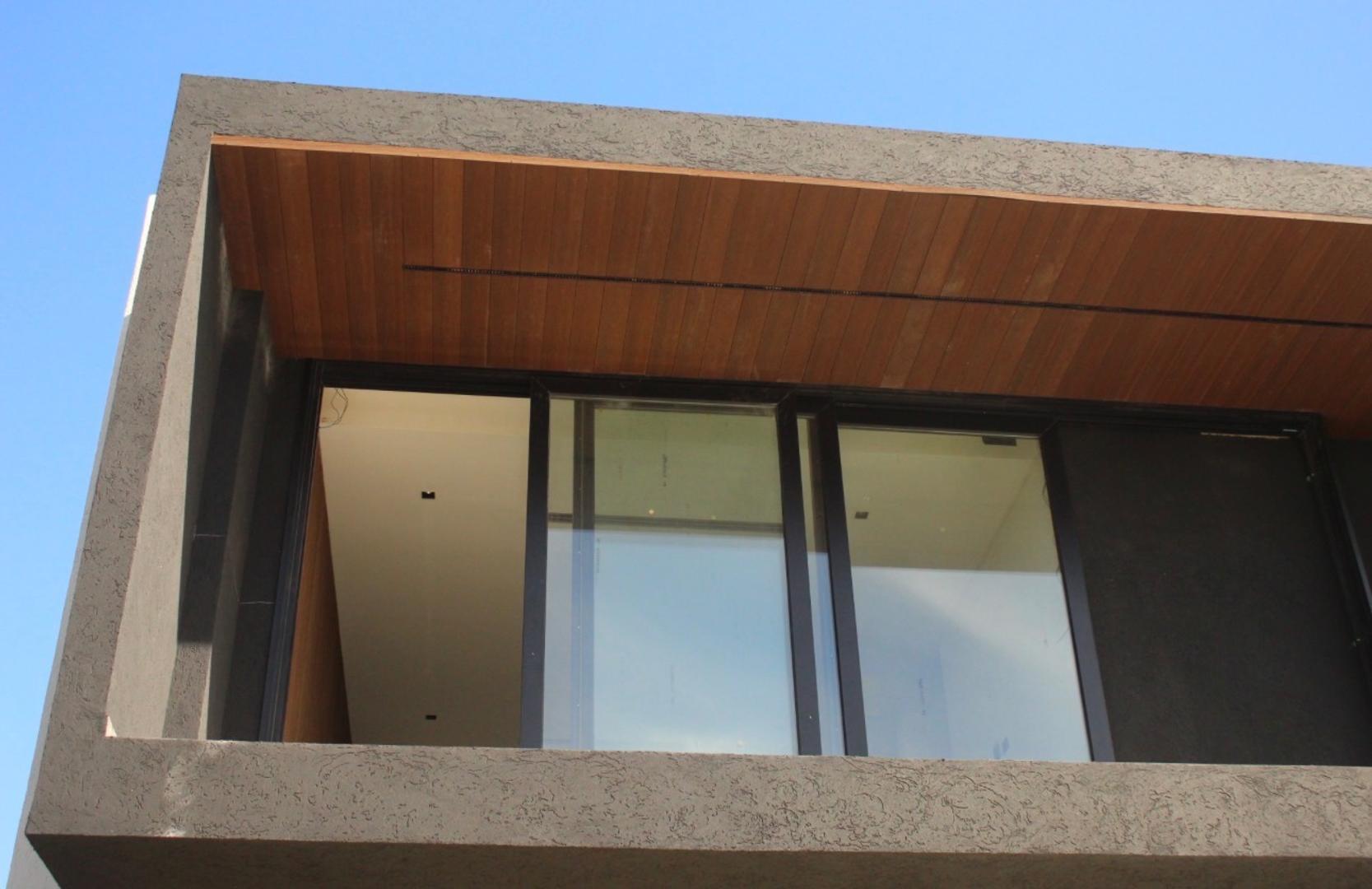 Casa en Venta con 12 cocheras