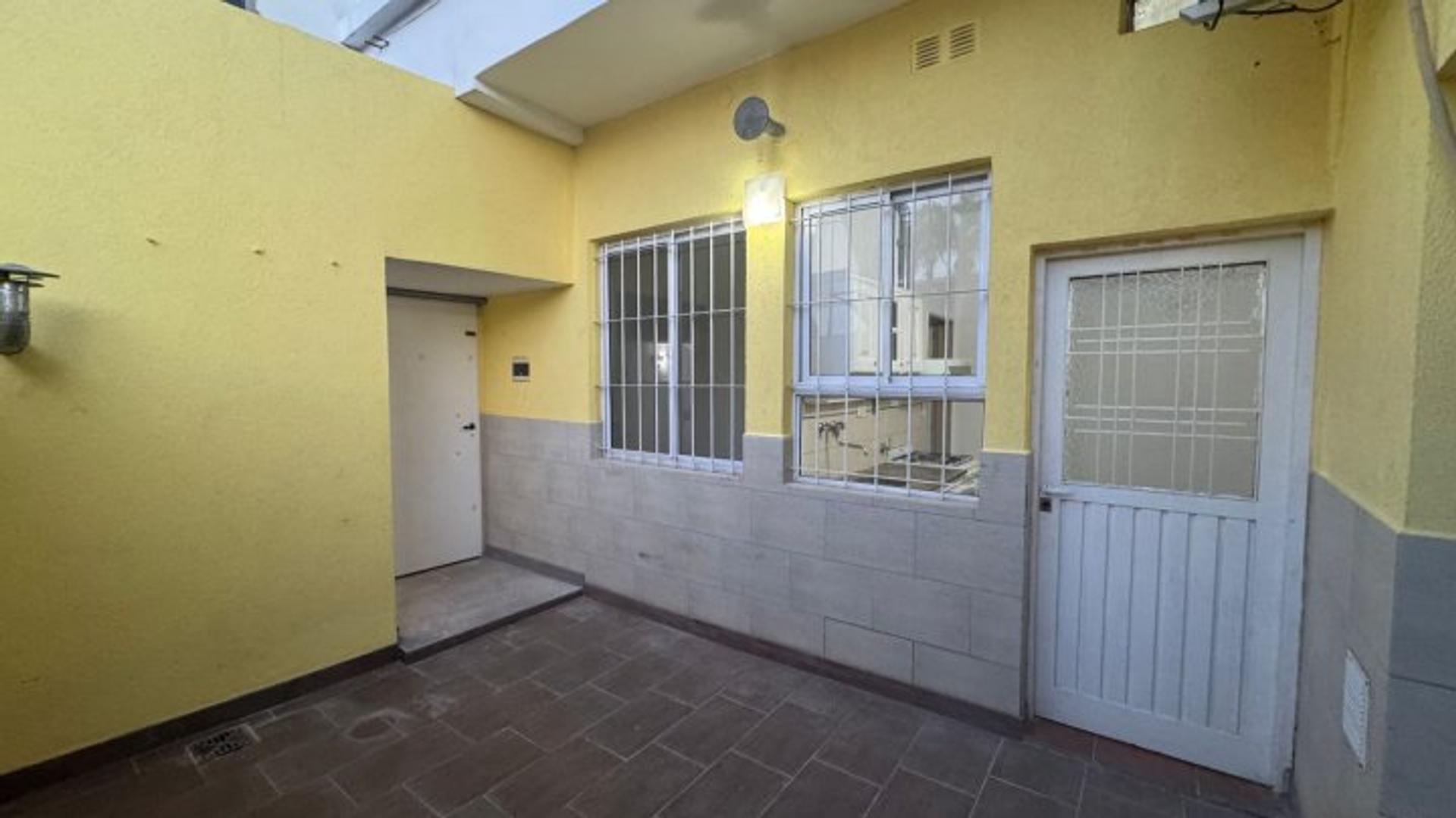 Cisneros y Arieta , Piso 0