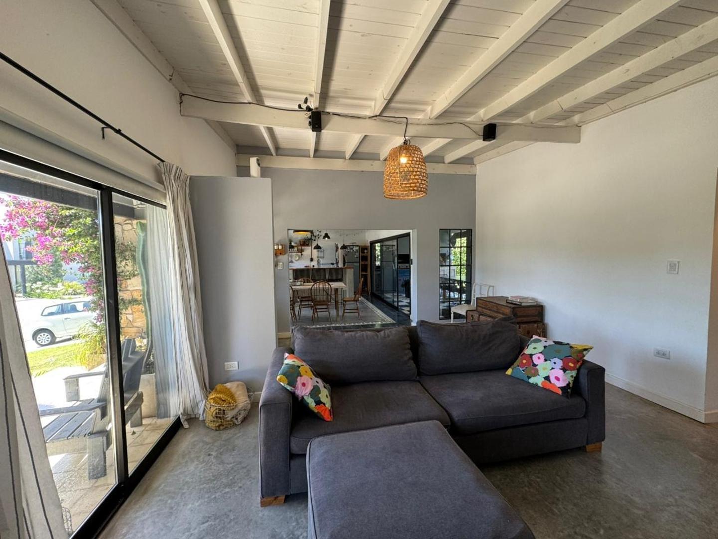 Casa en Alquiler Temporal con 3 cocheras