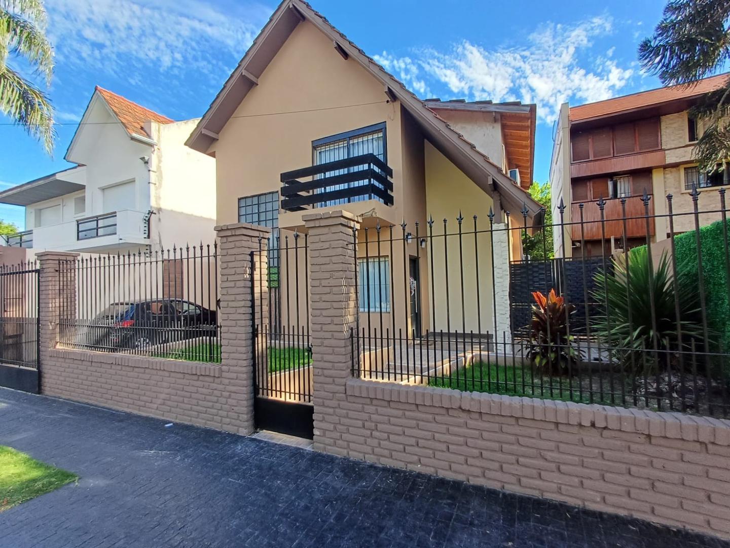 Venta casa  5  ambientes Apta credito.Permuta