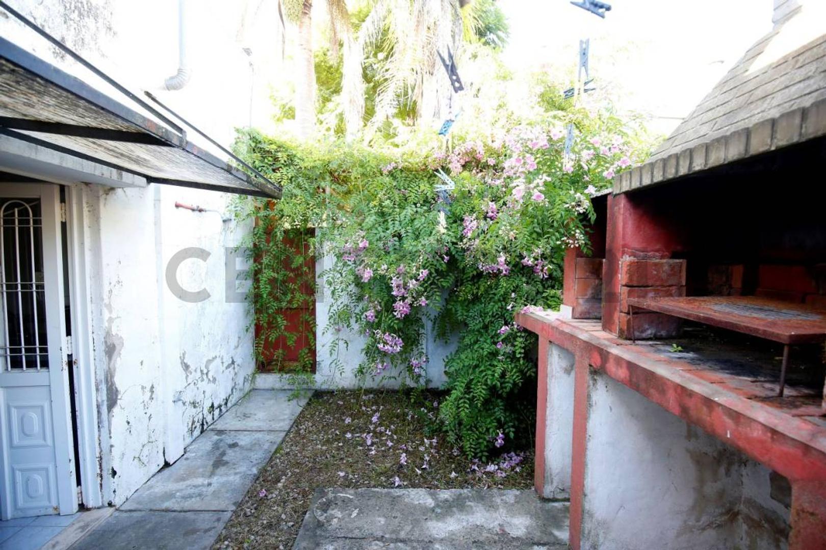 Casa 2 ambientes con 1 baño