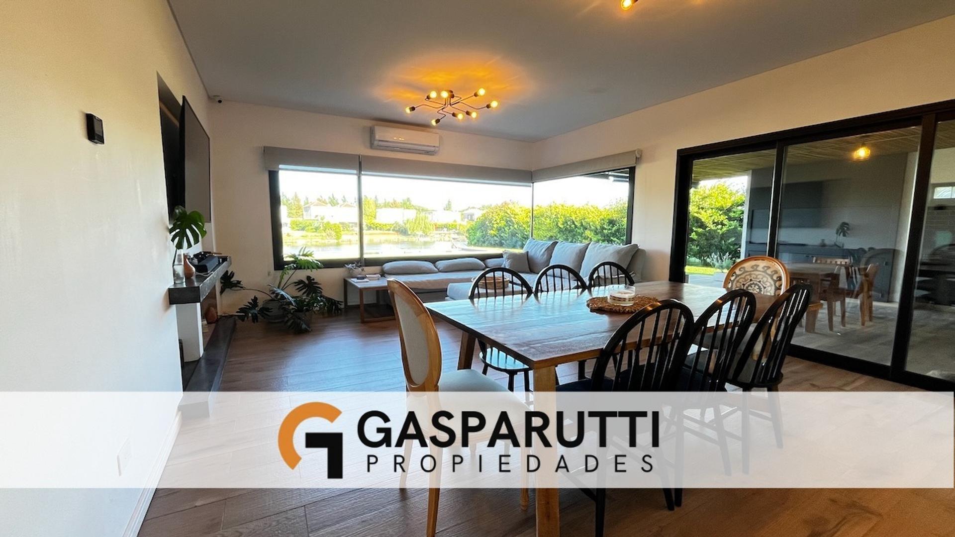 Casa en Venta con 4 cocheras