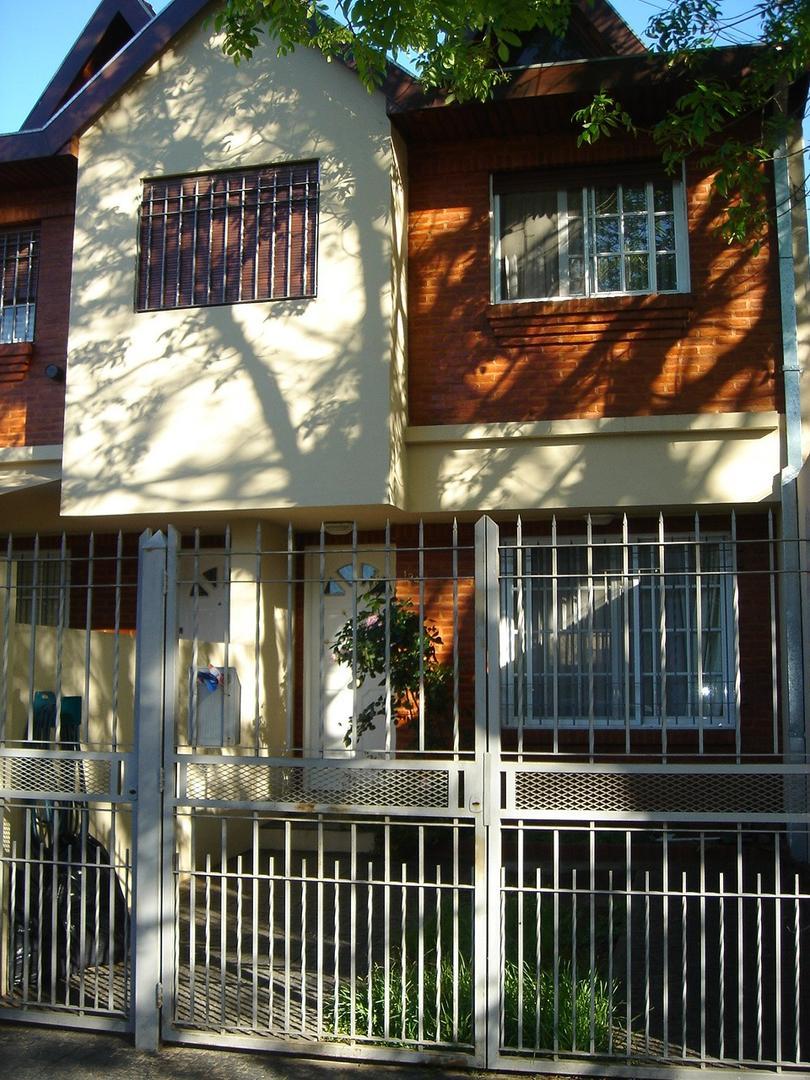 Casa en TRIPLEX  en FLORIDA ! Vte Lopez