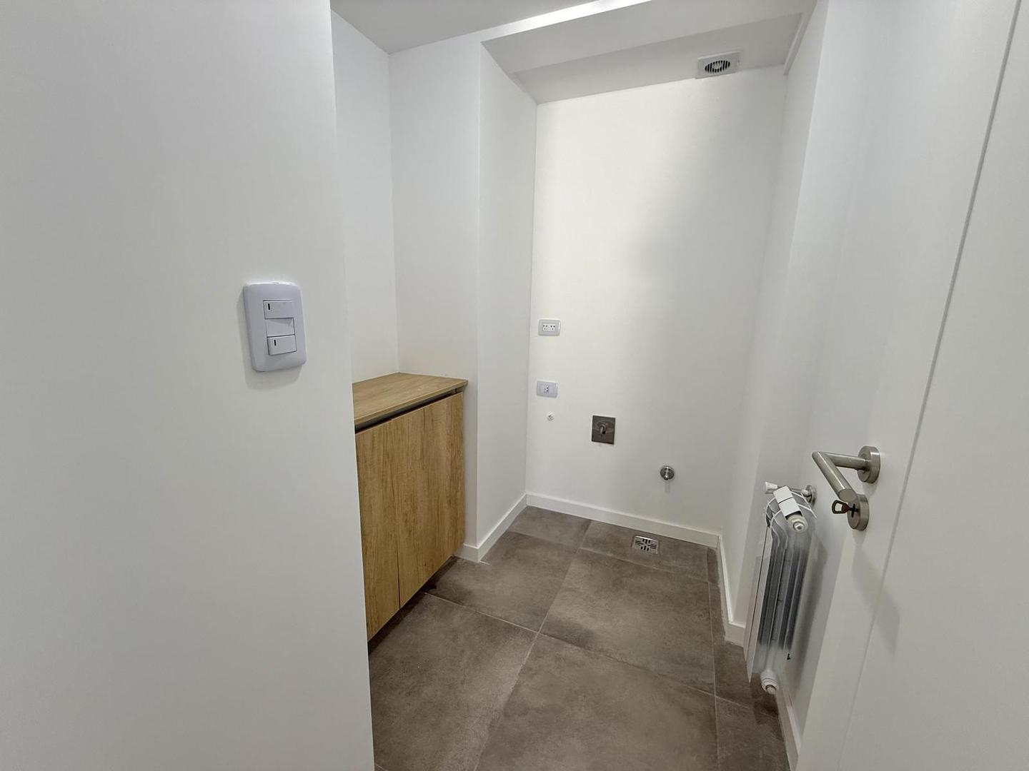 Av. Pellegrini  1762. Departamento de 2 dormitorios. 01-02