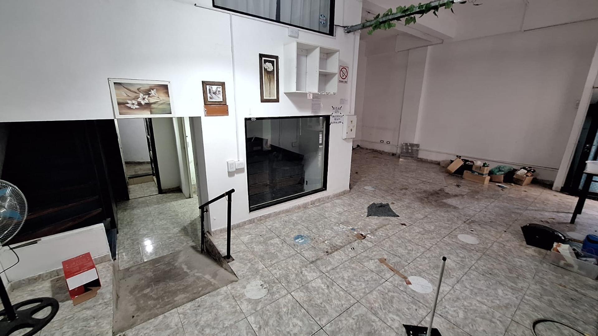 EN VENTA DOS LOCALES UNIFICADOS SAN MARTIN CENTRO