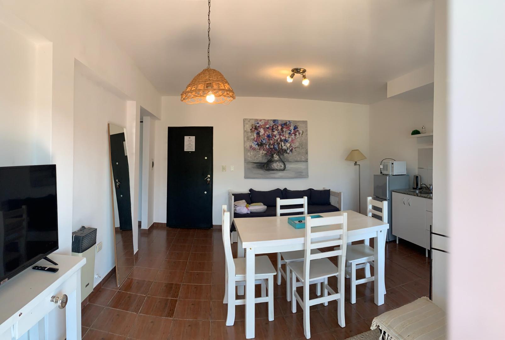 Depto centrico amoblado con cochera