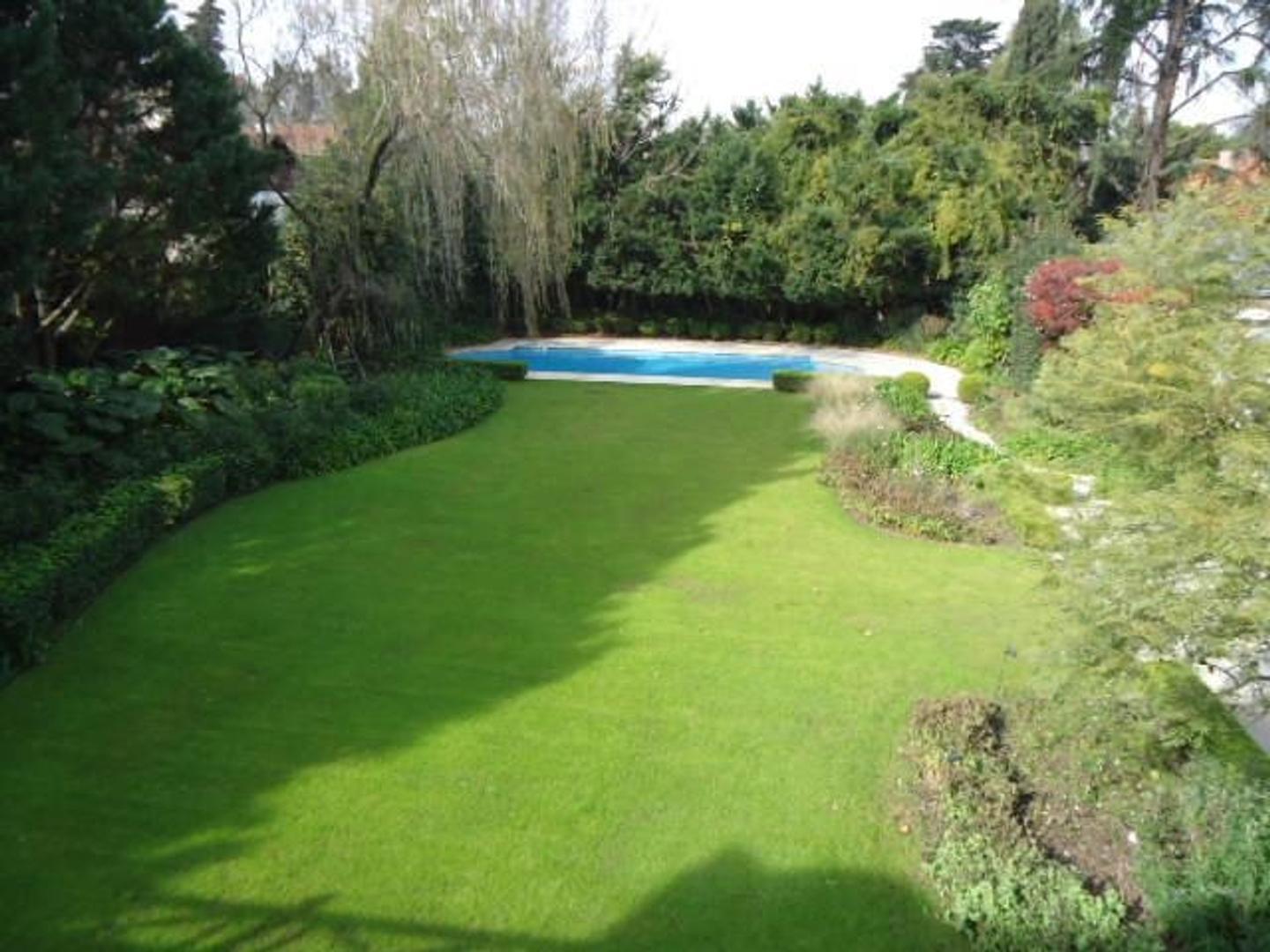 Casa 9 ambientes con 8 baños