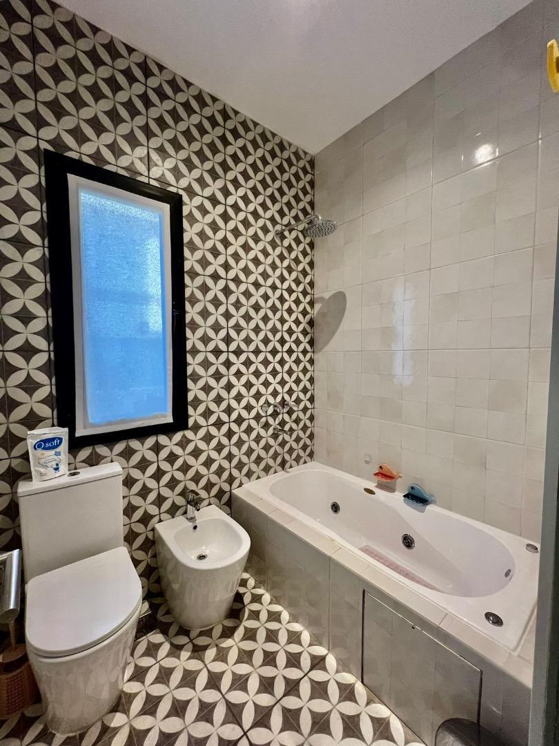 Casa 6 ambientes con 5 baños