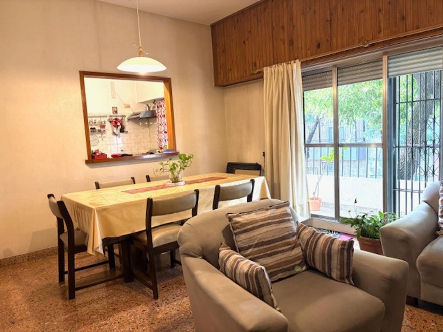 Alvarado 2600, Piso 1