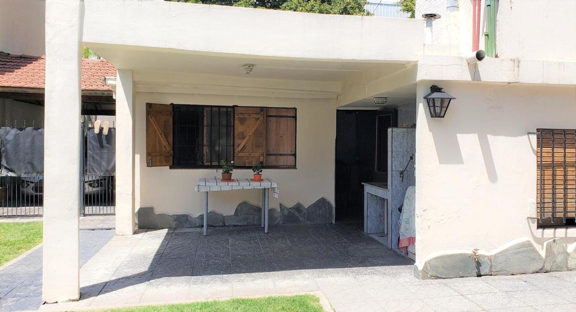 Casa en Venta con 4 cocheras