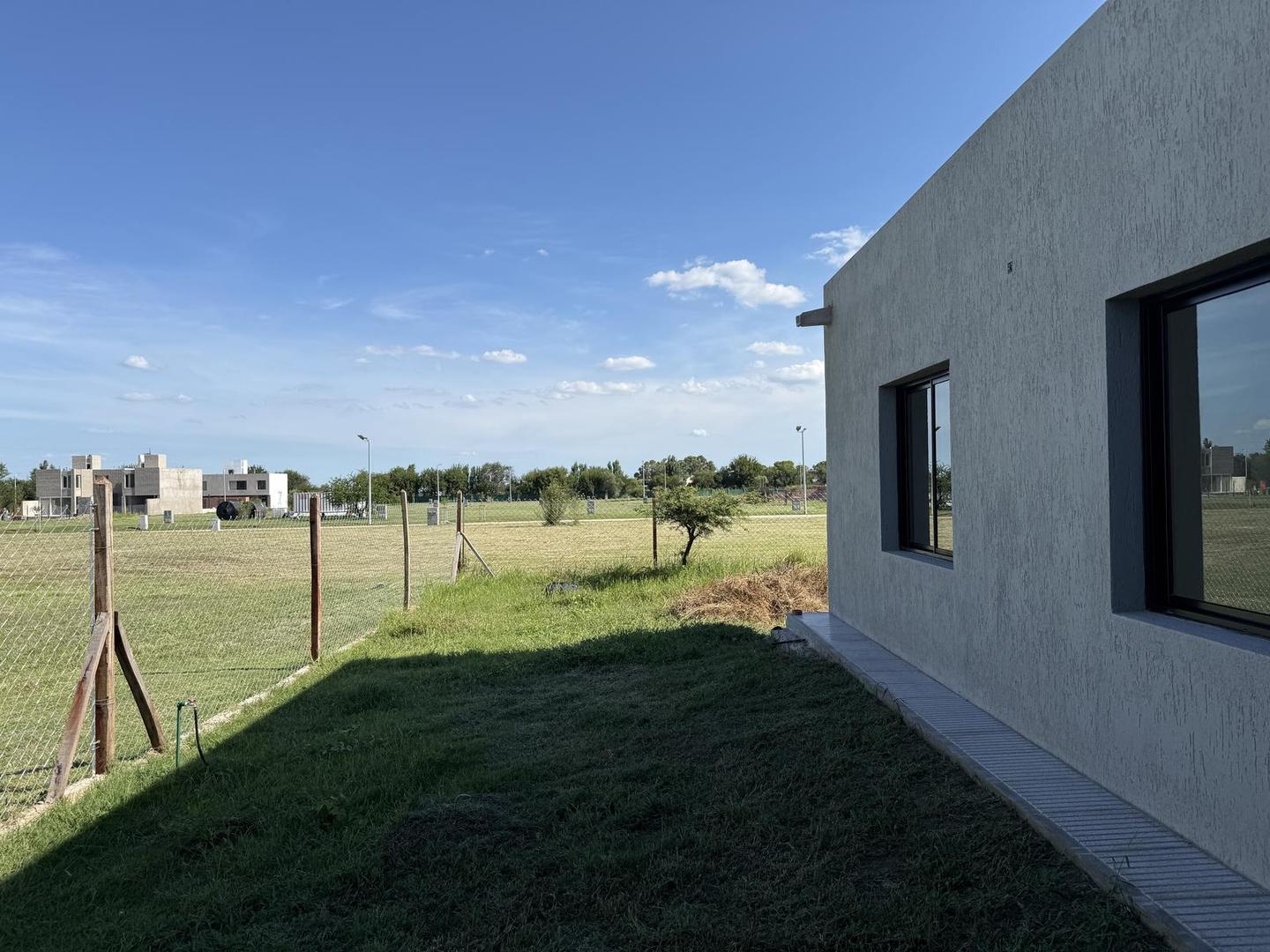 Casa 2 ambientes con 2 baños