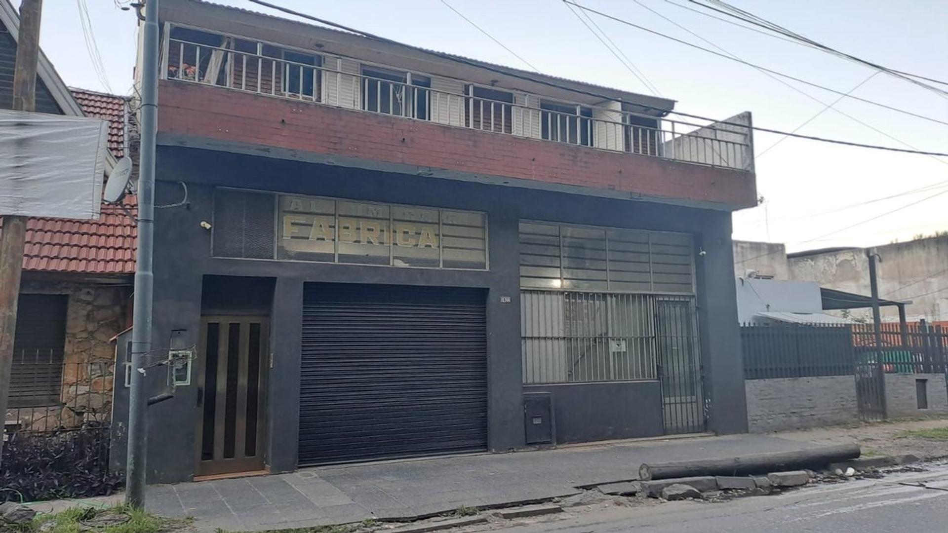 VENTA AMPLIO LOCAL Y DEPARTAMENTO CON BALCON