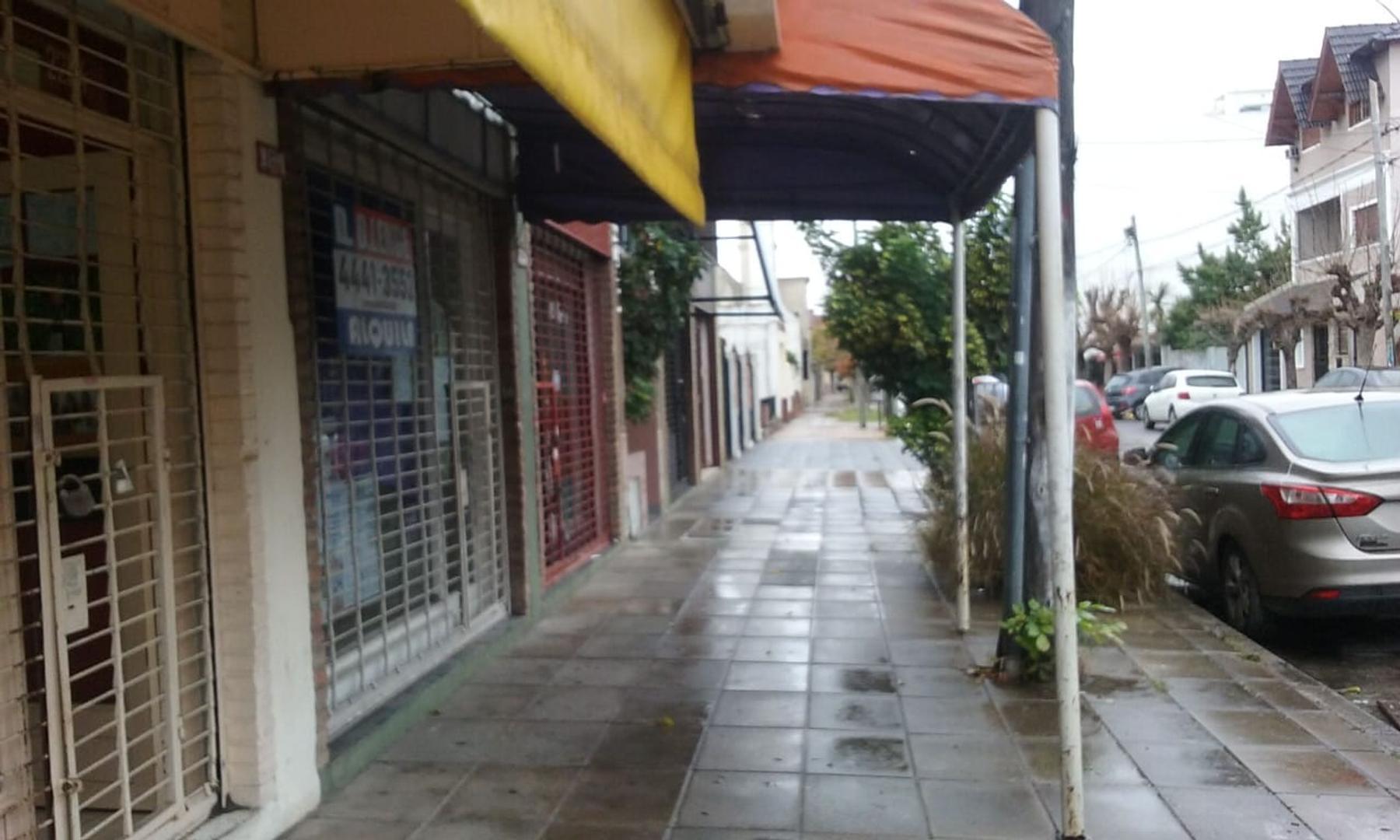 LOCAL CON ENTREPISO EXCELENTE UBICACION, MTS DE IMP. AVENIDA