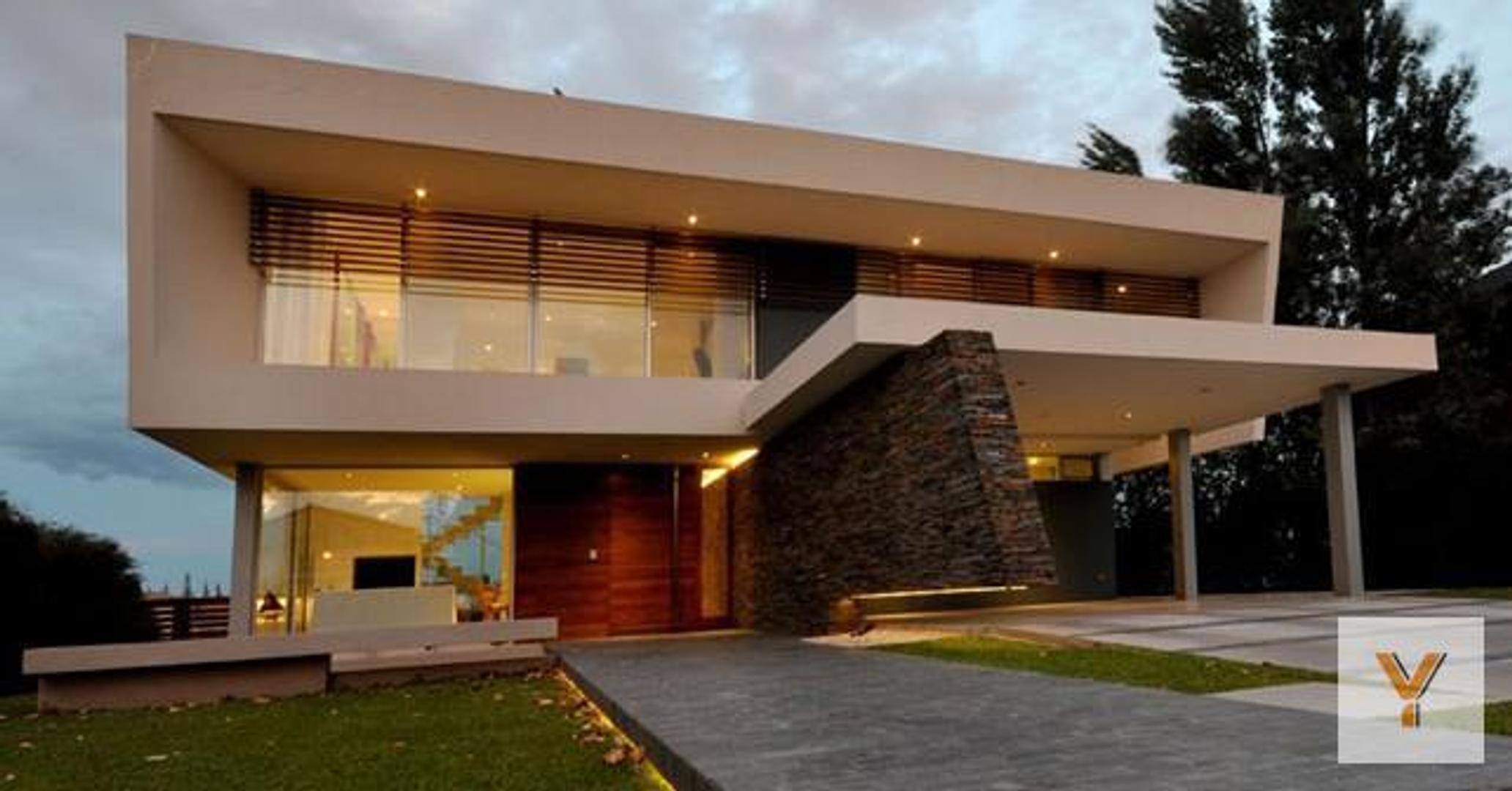 Casa en Venta - 3 Dormitorios 2 Baños - 600mts - Mar Del Plata