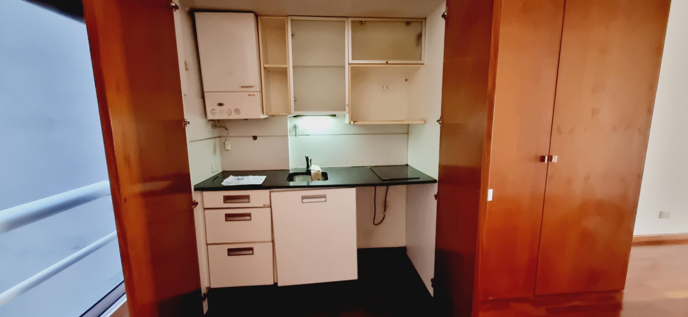 MONOAMBIENTE AMPLIO  AL CFTE CON BALCON