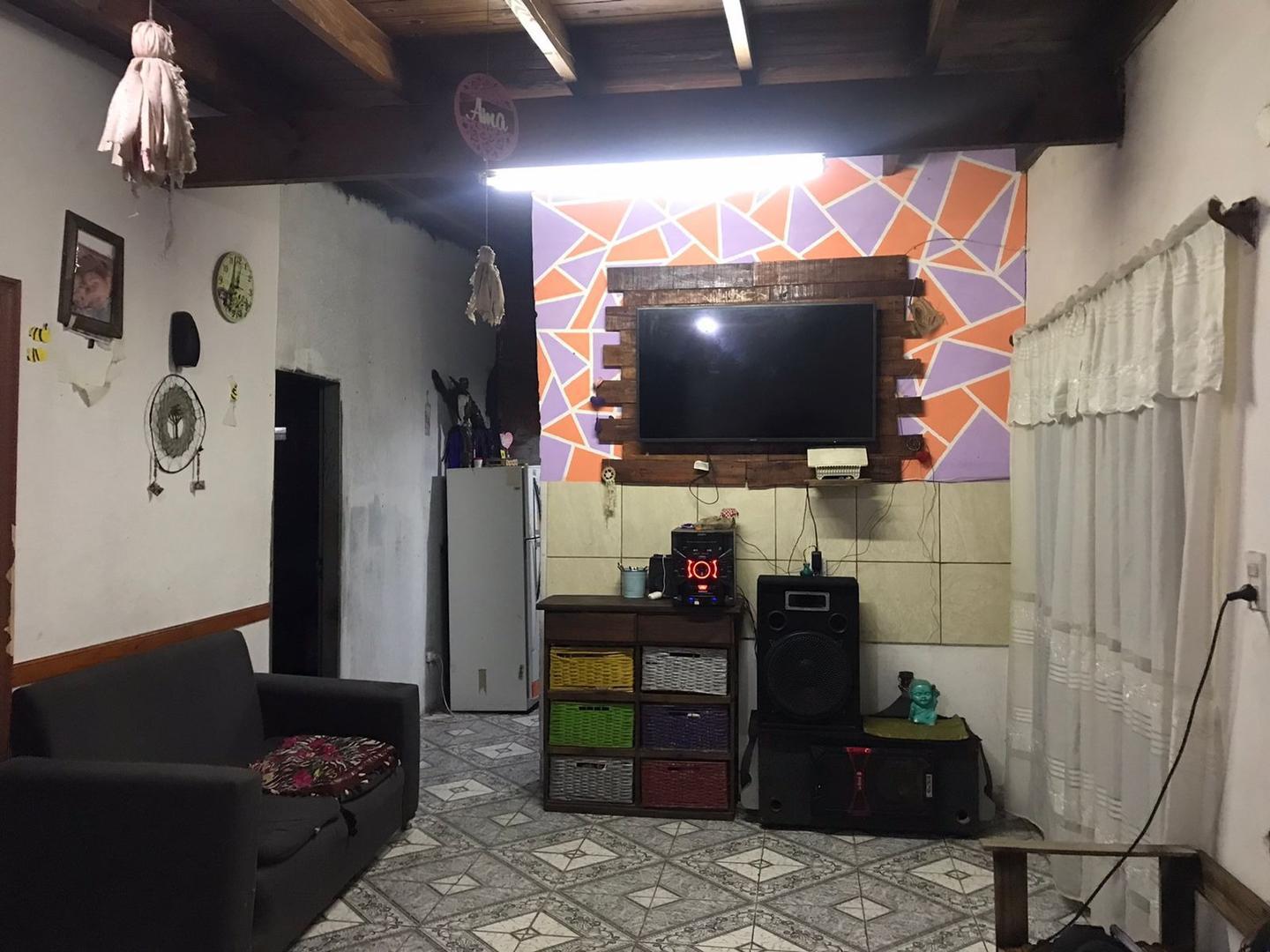 Casa 3 ambientes con 1 baño