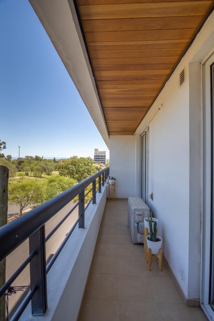 Richardson 100, Piso 2