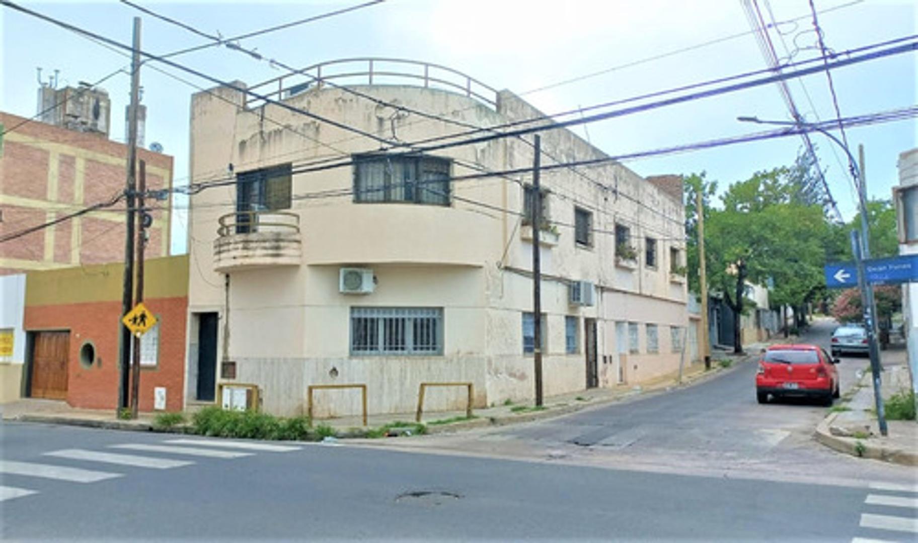 Casa Esquina En Venta - Ángel Suarez 11 - B° Alberdi - 2 Hab
