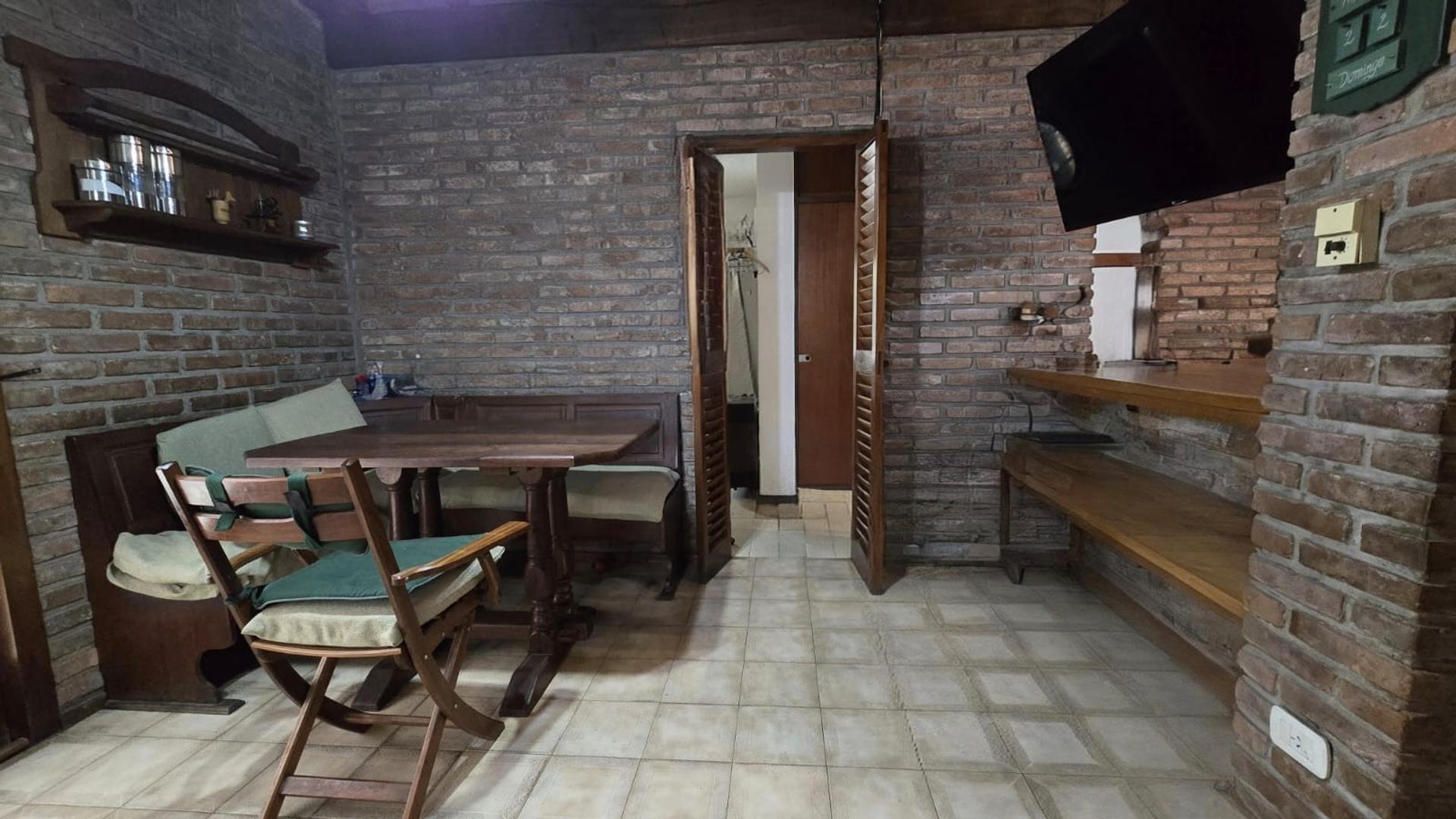 Casa 6 ambientes con 4 baños