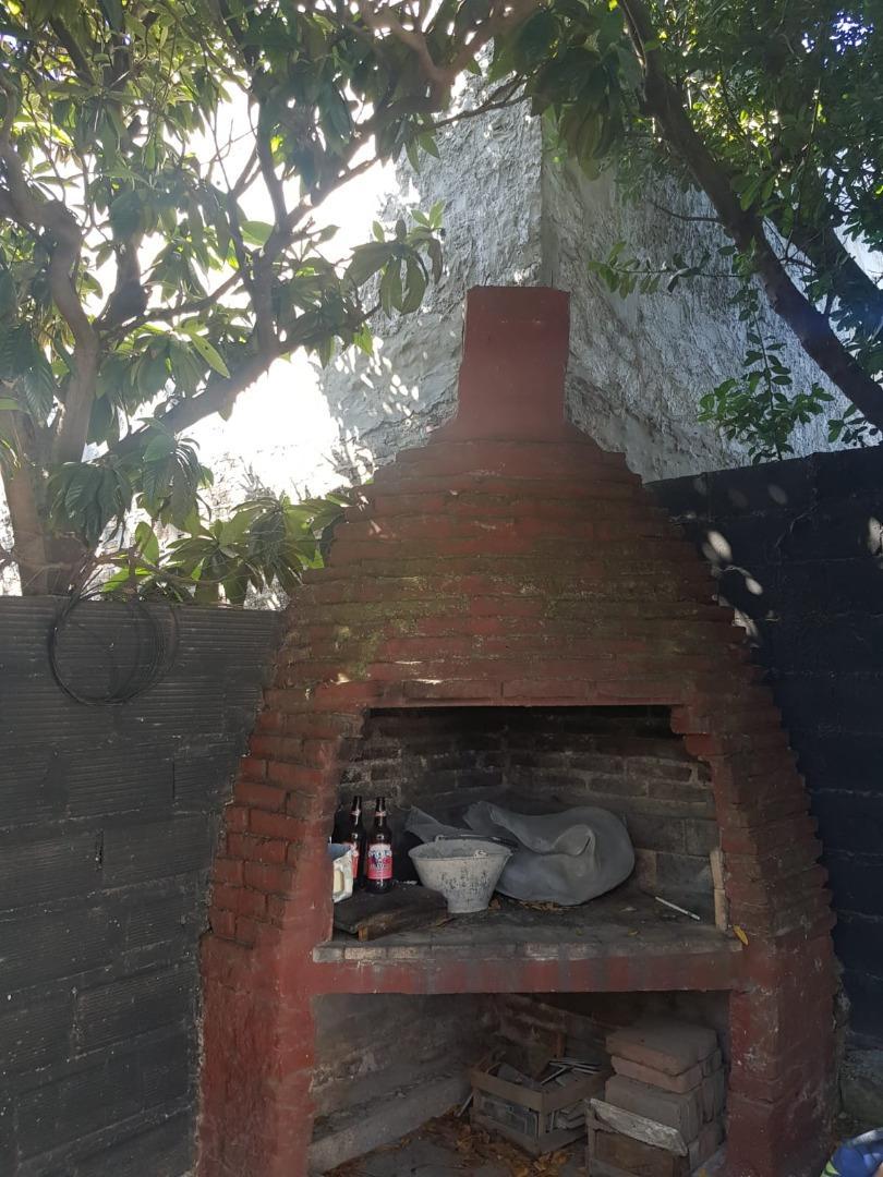 Alberdi oeste. Casa 2 dormitorios con patio + comodin