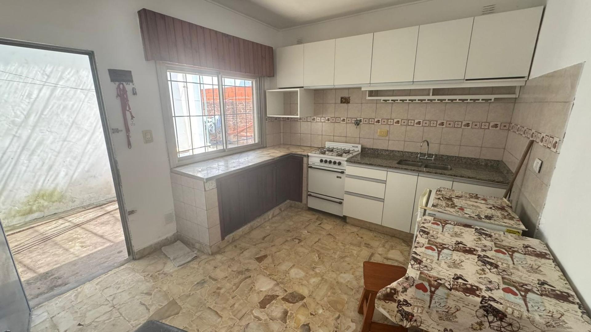 Casa 2 ambientes con 1 baño