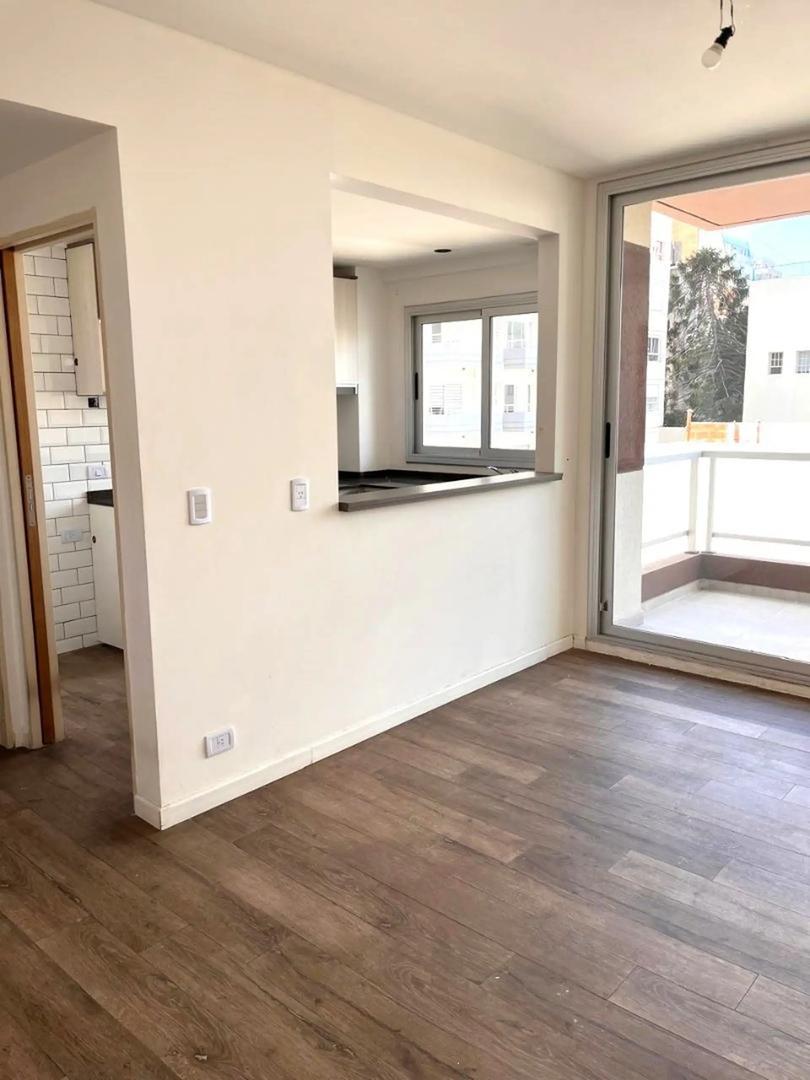 Departamento S/ piso 3 ambientes en VENTA -Zona San Cristóba