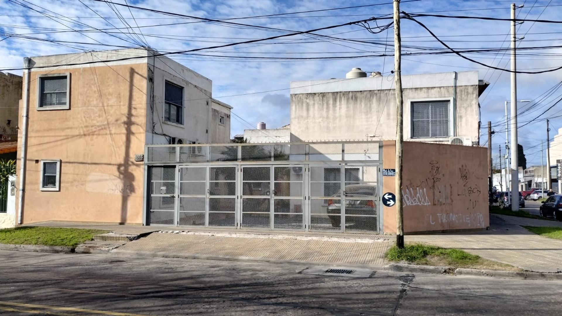 Venta de duplex 2 ambientes con cochera en Villa Dominico