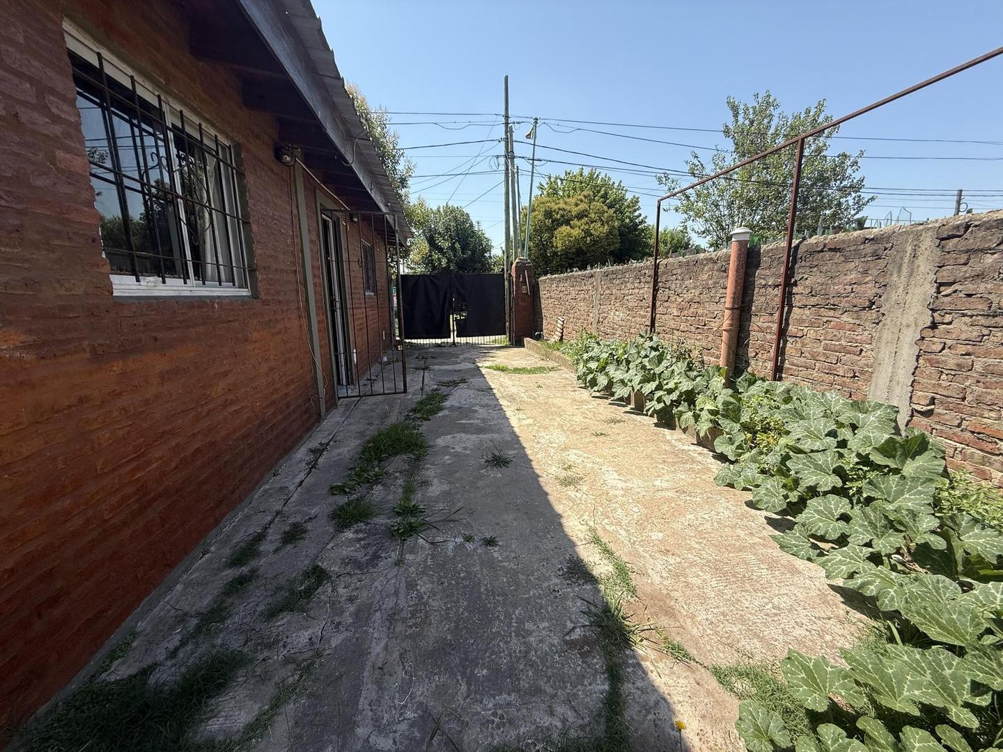 Casa 2 ambientes con 1 baño