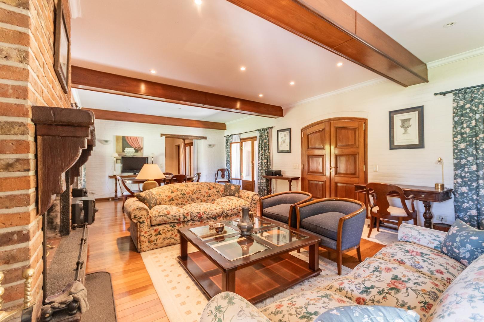 CASA EN VENTA EN SAN DIEGO EN DOS LOTES