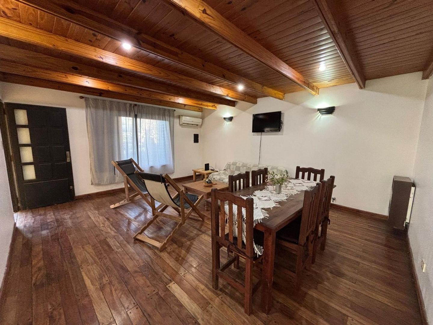 Casa 4 ambientes con 2 baños