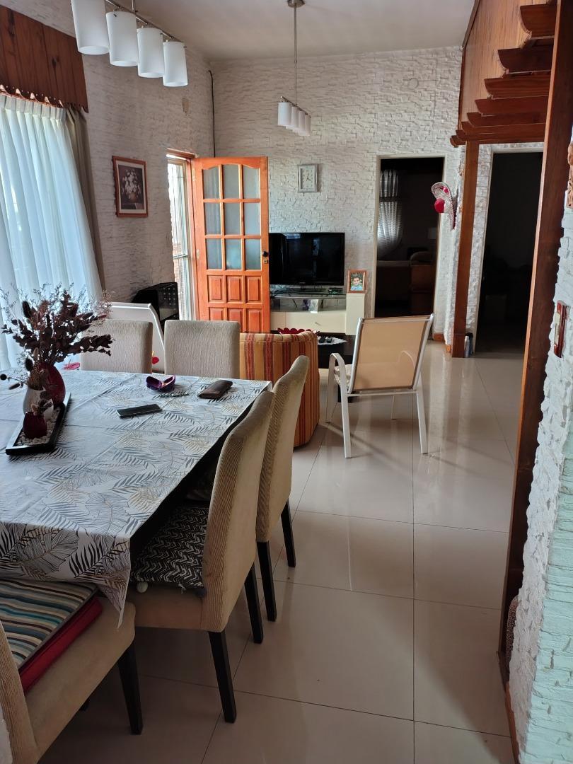 INMUEBLE EN HURLINGHAM,CASA AL FONDO, LOCALES Y DEPTO.PTA.AL