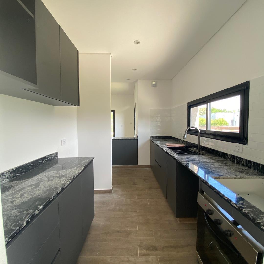 Casa en Venta con 4 cocheras