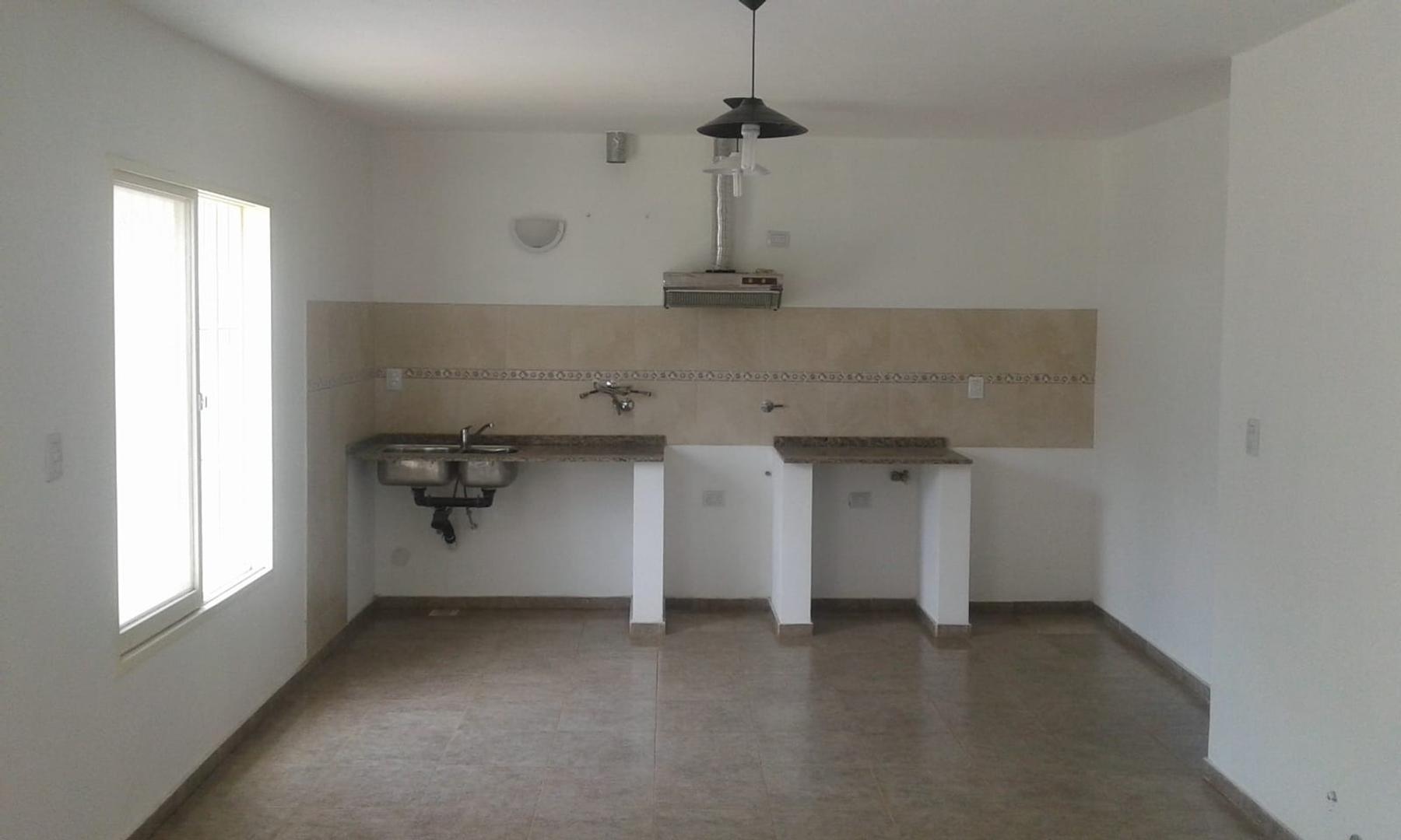 Casa 3 ambientes con 2 baños