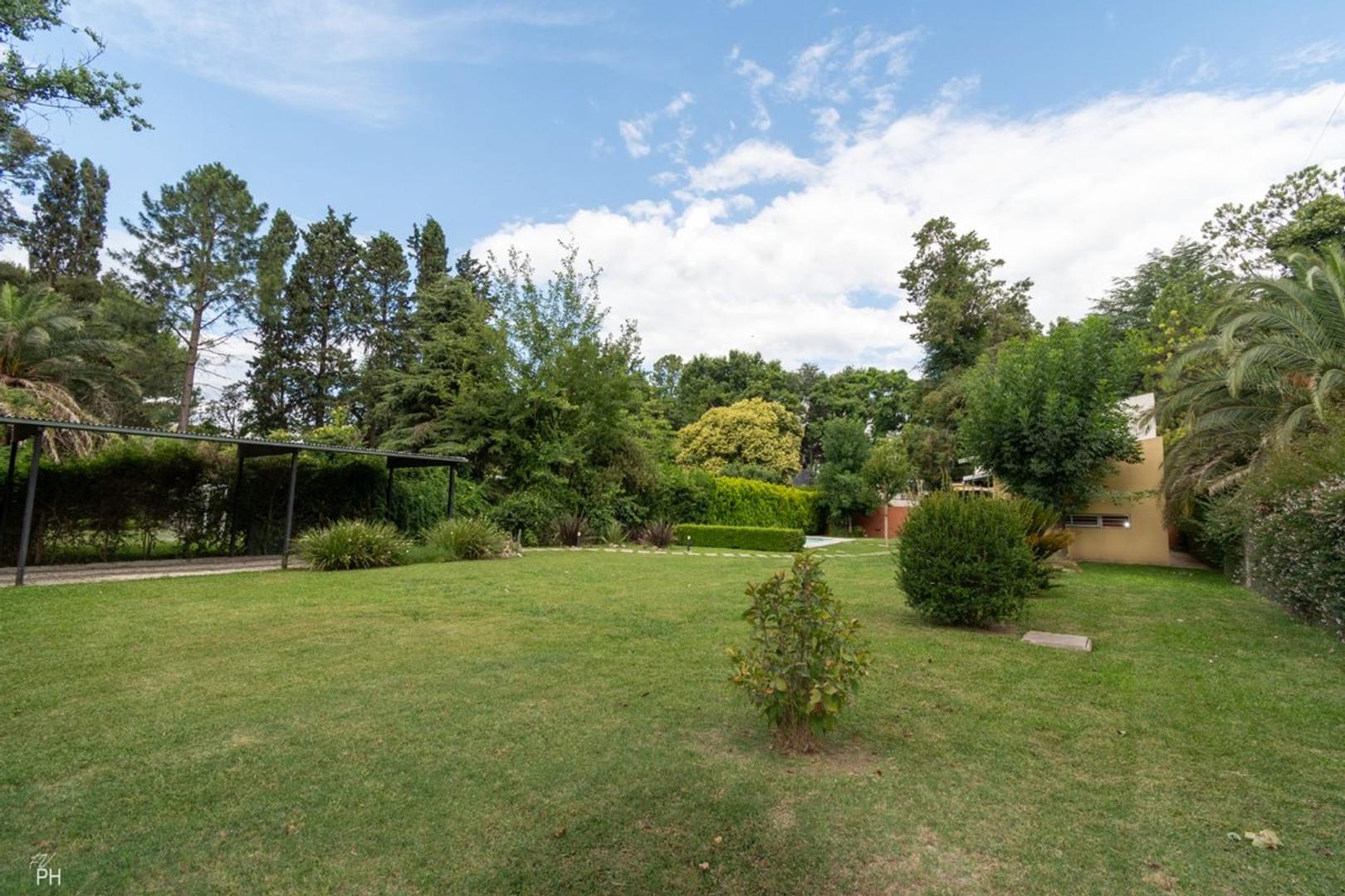 Casa 2 ambientes con 2 baños