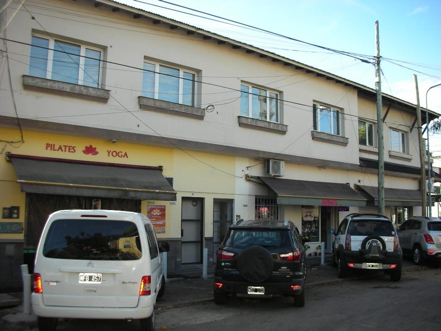 3 OFICINAS + 4 LOCALES EN ESQUINA SOBRE AVENIDA