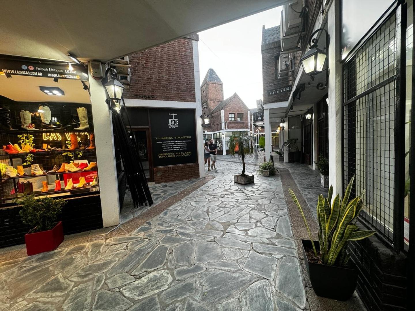 LOCAL COMERCIAL EN VENTA- CASTELAR