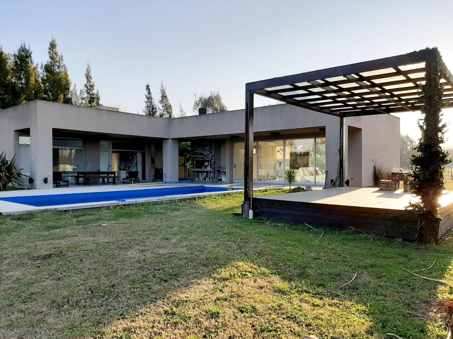 Casa 3 ambientes con 2 baños