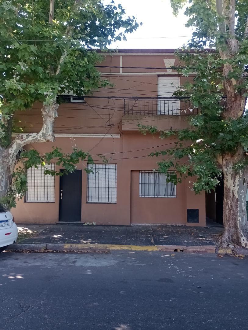 PH DE 3 AMBIENTES CON PATIO A RECICLAR 