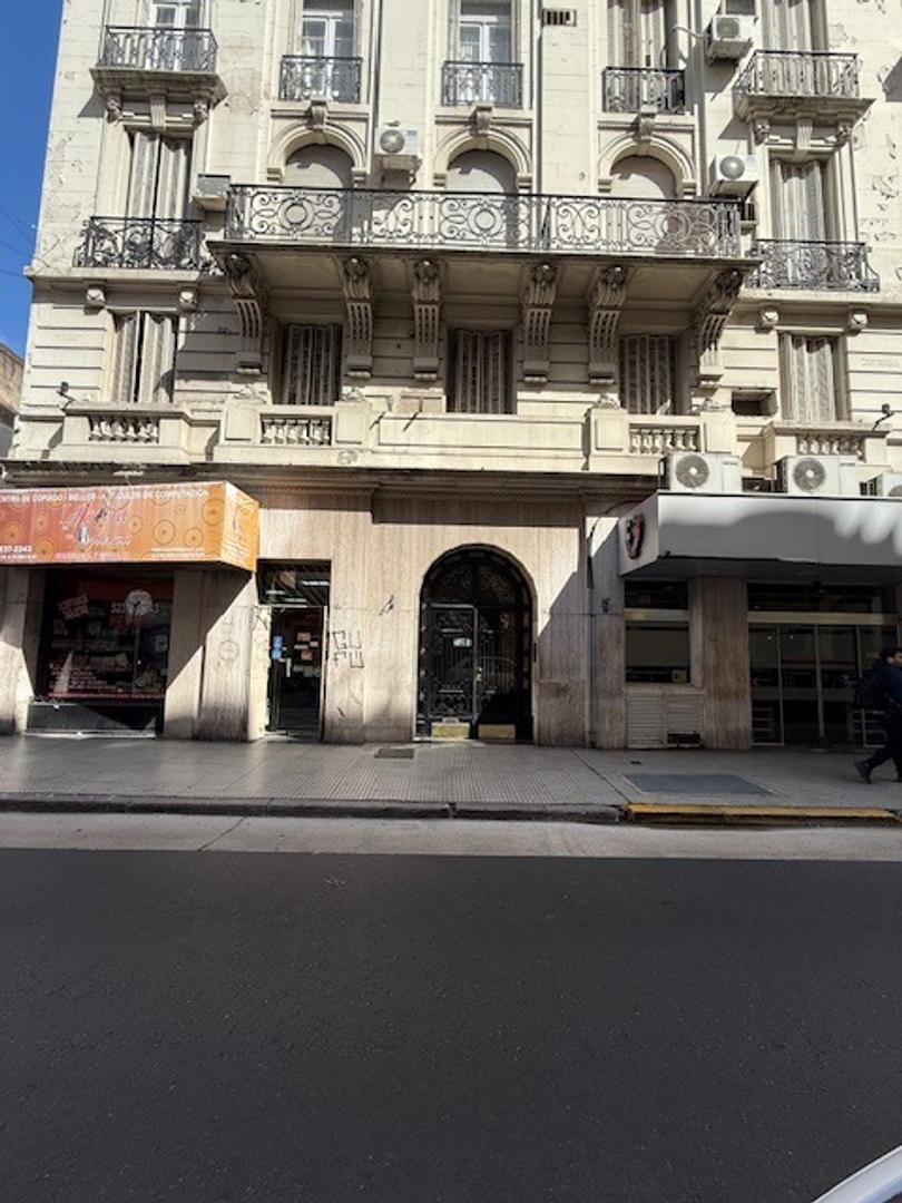 Amplio departamento de 3 ambientes