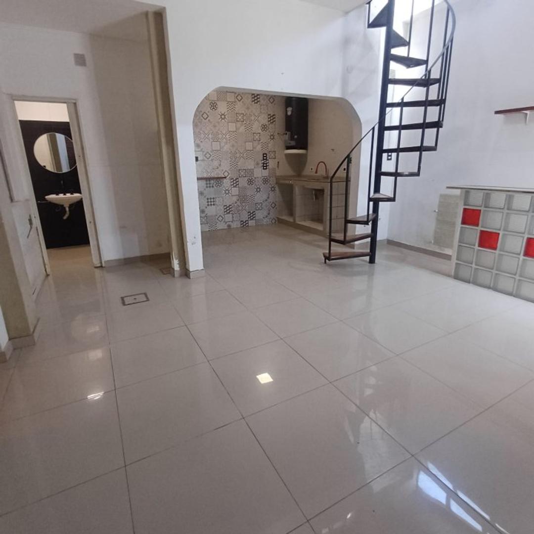 Depto Tipo Casa 2 ambientes con 1 baño