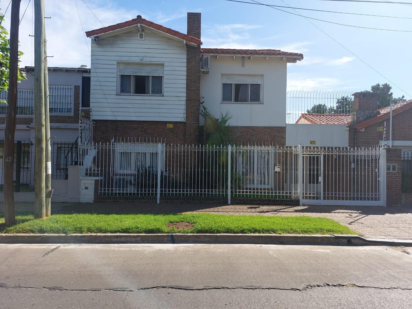 CHALET EXCEL.  3 DORM.EN LO MEJOR DE HAEDO GARAGE P/2 AUTOS