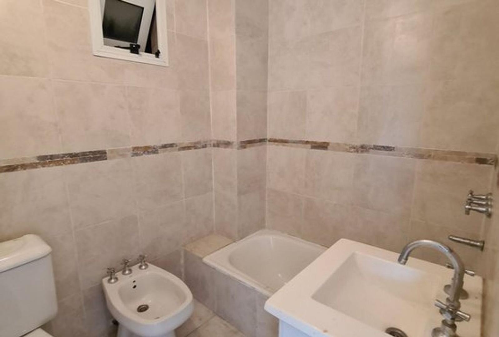 Joaquin V.Gonzalez 2800 Piso 2 Dpto A y B (1824), Lanus, Buenos Aires, Argentina 2800